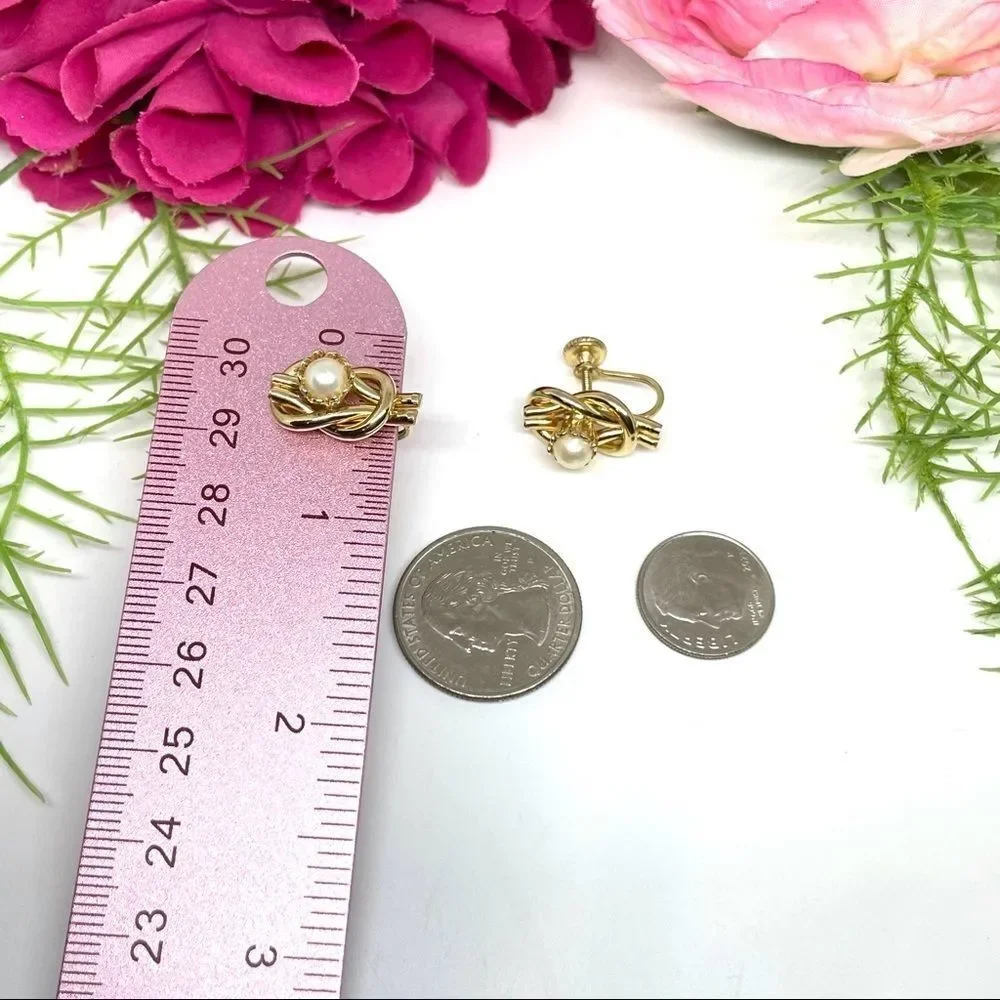 VINTAGE⚜️CLASSY Golden Knot Pearl Clip Earrings